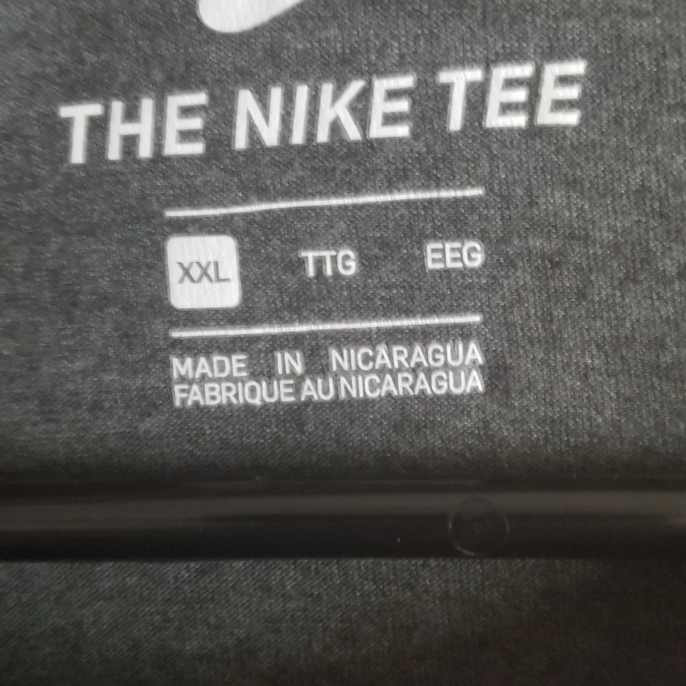 Men Nike Tshirt XXL Charcoal Red Swish - Picture 2 of 3